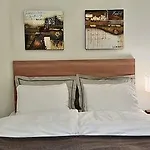 Frogner House - Nationaltheatret 3*